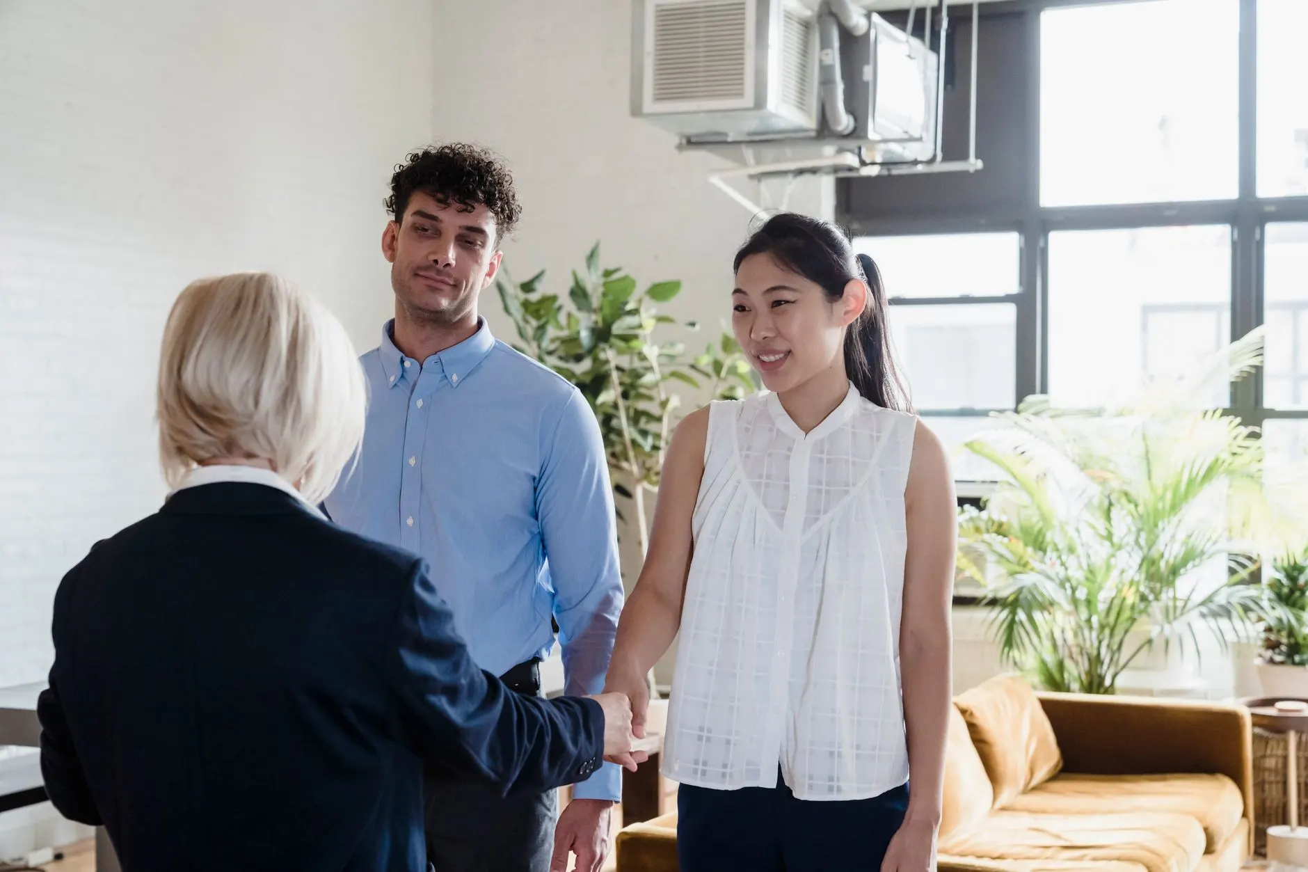 重庆企业活动策划与会议服务如何选择？从策划到舞台搭建的全流程解析